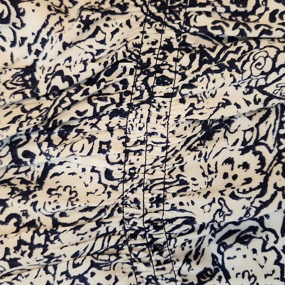 Beautiful blouse - Picture 3 of 6